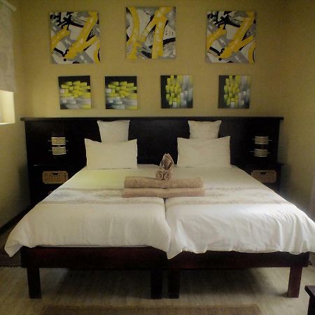 Uzuri Guesthouse Cc Windhoek Bagian luar foto