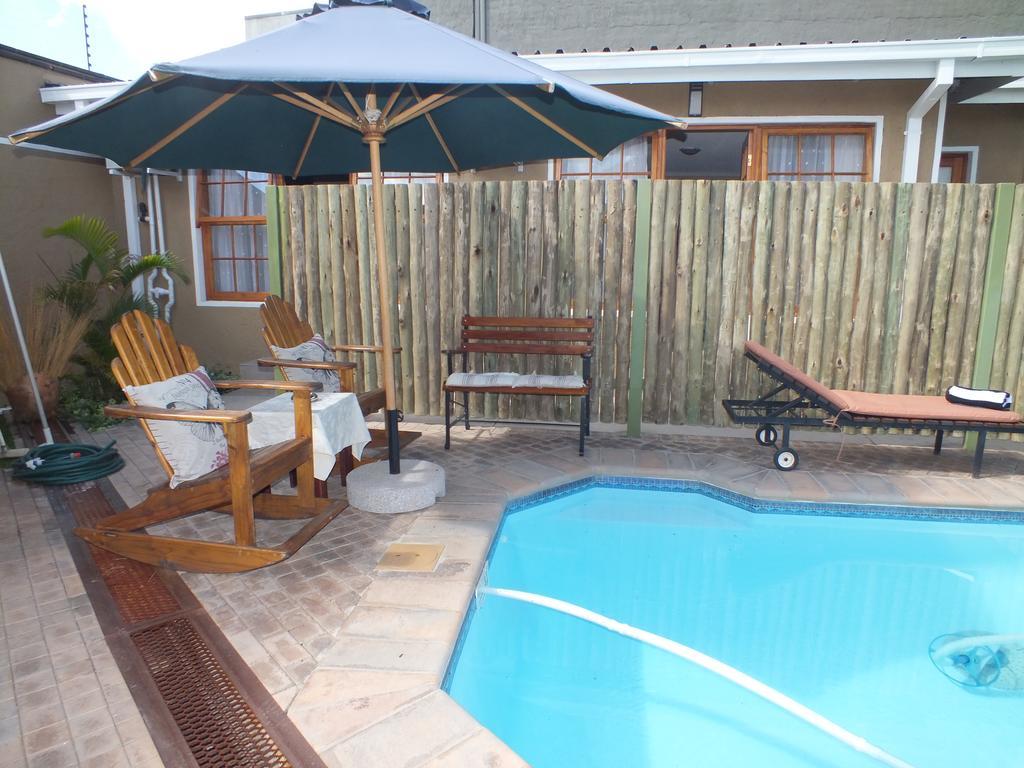 Uzuri Guesthouse Cc Windhoek Bagian luar foto