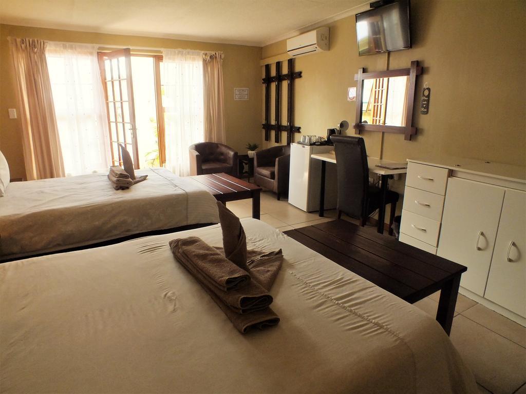 Uzuri Guesthouse Cc Windhoek Bagian luar foto