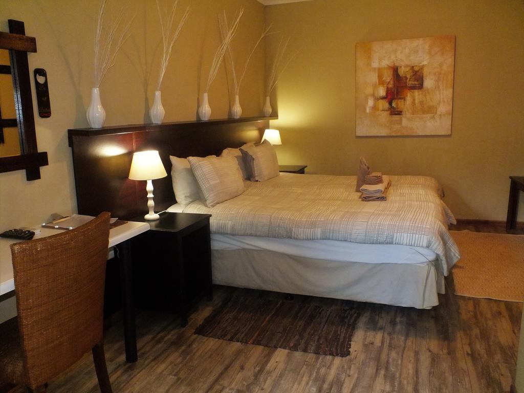 Uzuri Guesthouse Cc Windhoek Bagian luar foto