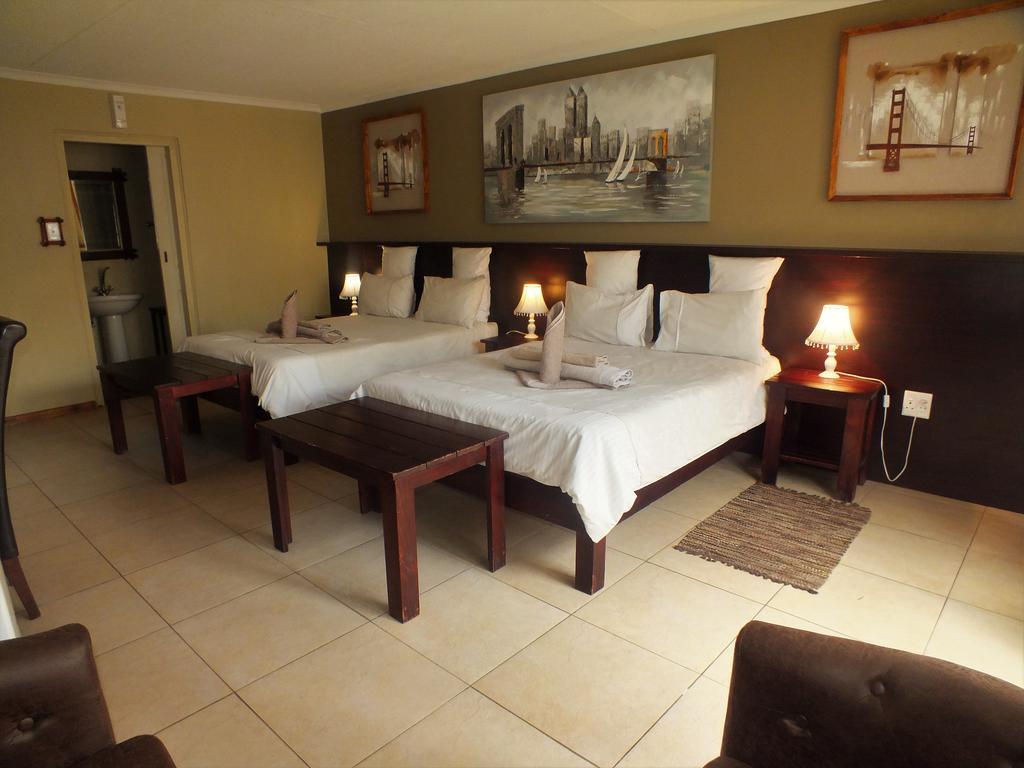 Uzuri Guesthouse Cc Windhoek Bagian luar foto