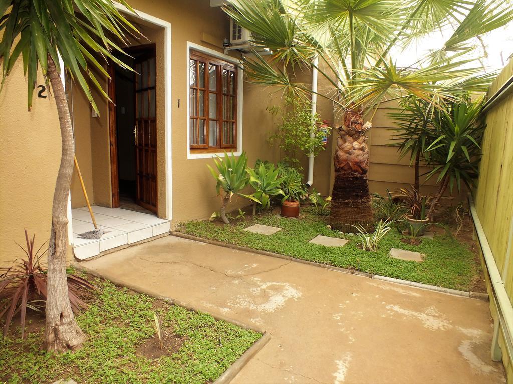 Uzuri Guesthouse Cc Windhoek Bagian luar foto