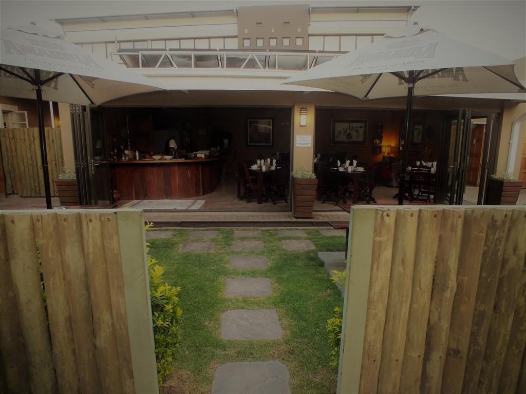 Uzuri Guesthouse Cc Windhoek Bagian luar foto
