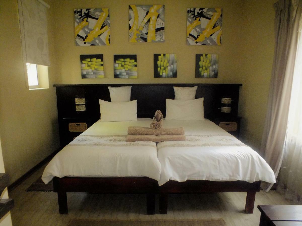 Uzuri Guesthouse Cc Windhoek Bagian luar foto
